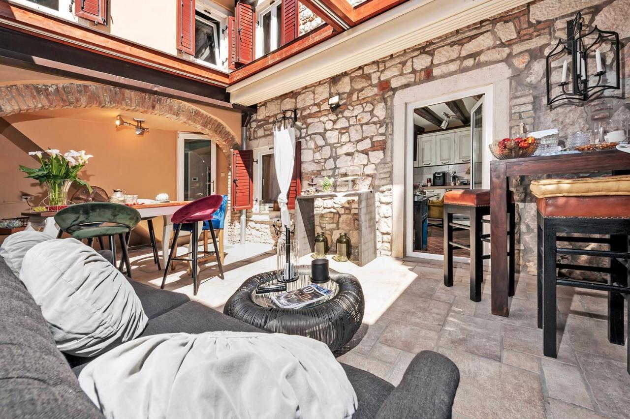 Luxury Villa Orh ロヴィニ エクステリア 写真
